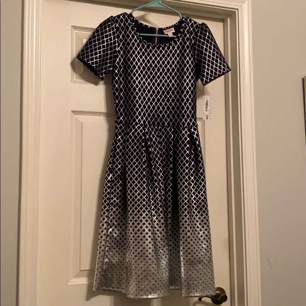 Small Elegant Amelia